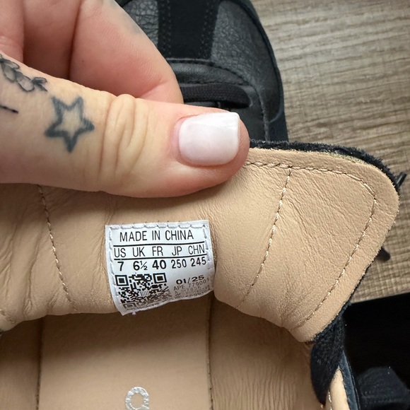 Adidas Army Lux sneakers
Men’s 7 = woman’s 8.5 ( TTS) - Picture 6 of 7